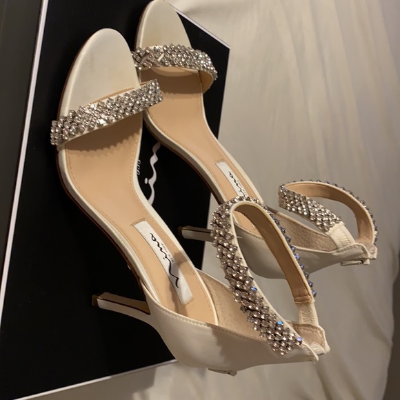 Ivory heels with rhinestones - Picture 2 of 4